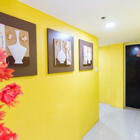 RedDoorz @ University Belt Manila Exterior foto