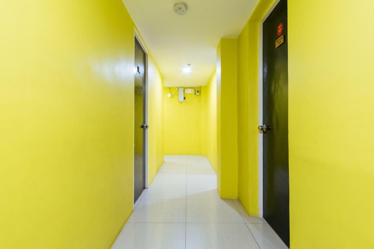 RedDoorz @ University Belt Manila Exterior foto