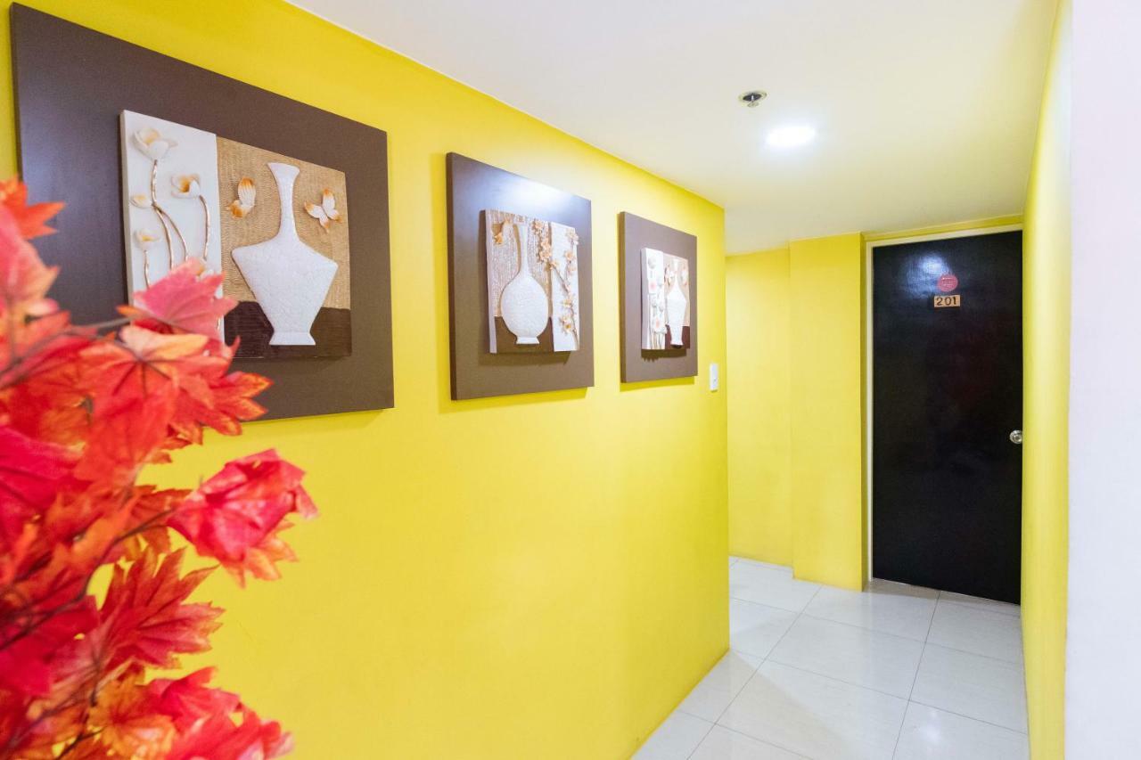 RedDoorz @ University Belt Manila Exterior foto